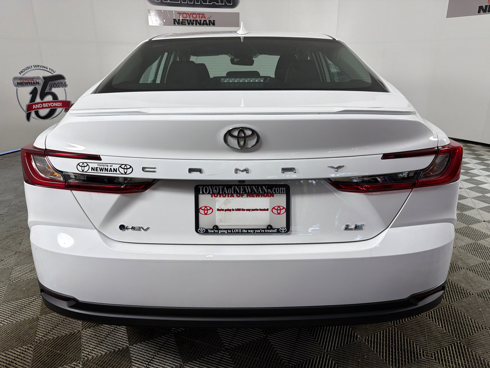 Used 2025 Toyota Camry LE w/ Convenience Package FWD image 4