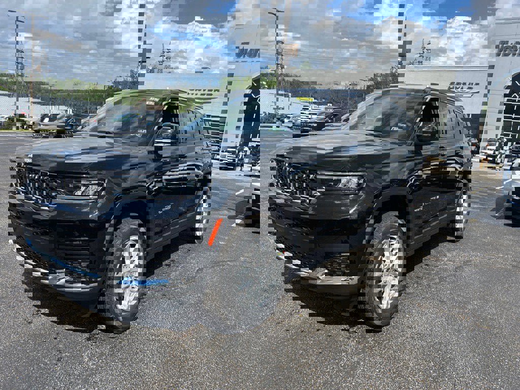 New 2025 Jeep Grand Cherokee L Laredo w/ Luxury Tech Group I