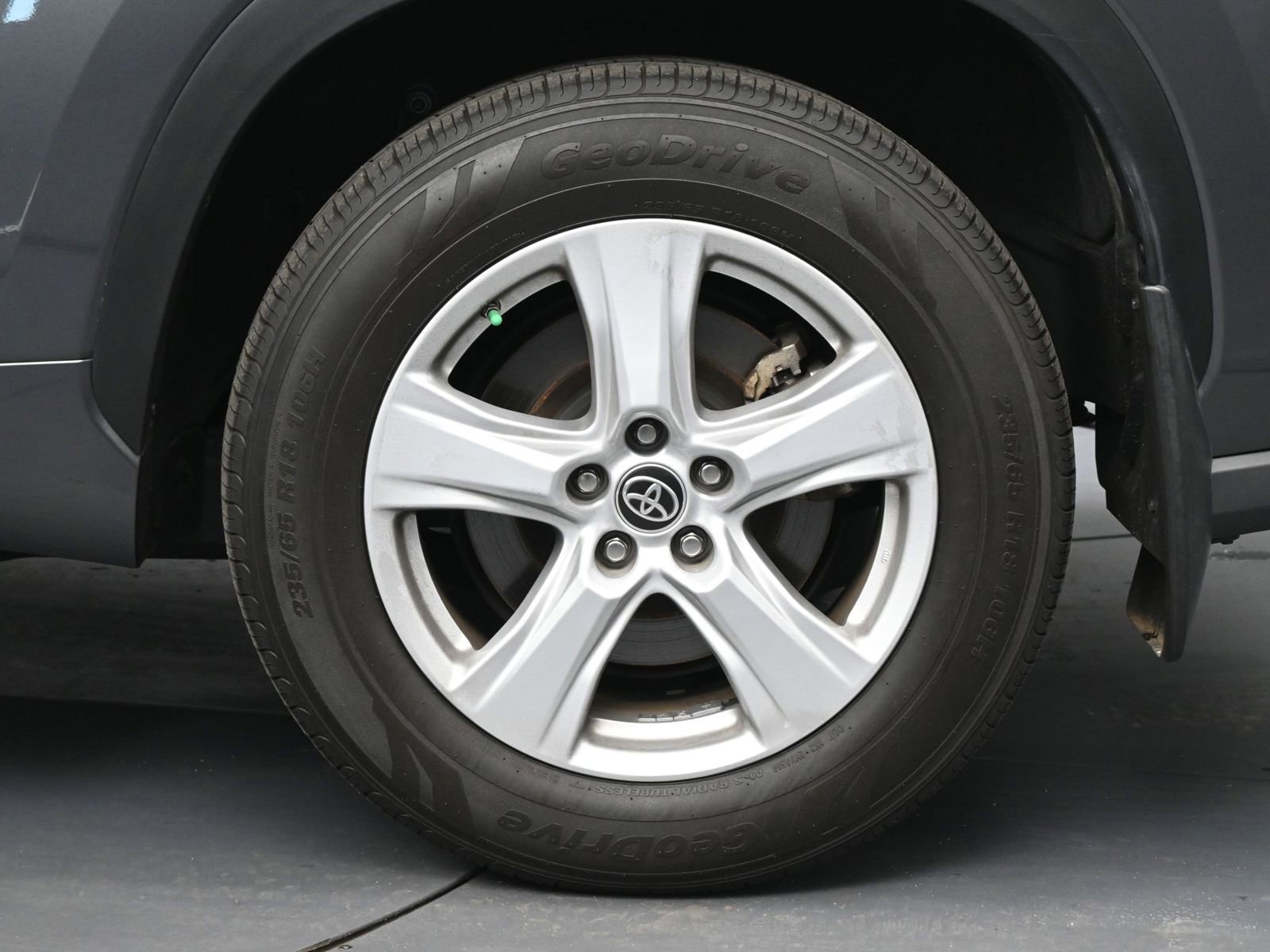 Used 2022 Toyota Highlander LE image 21