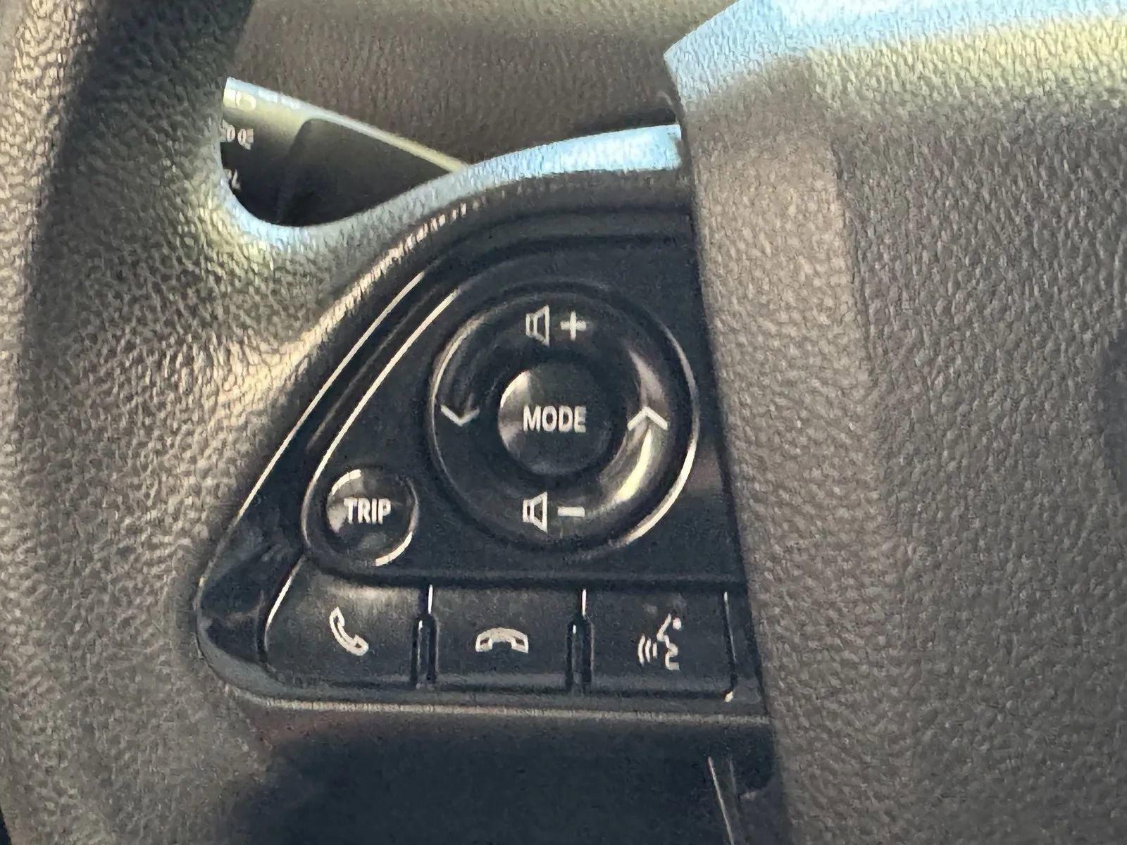 Used 2022 Toyota Prius L Eco FWD image 16