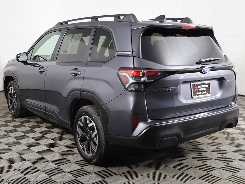 Used 2025 Subaru Forester Premium image 9