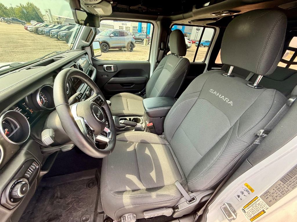 Used 2018 Jeep Wrangler Unlimited Sahara image 12