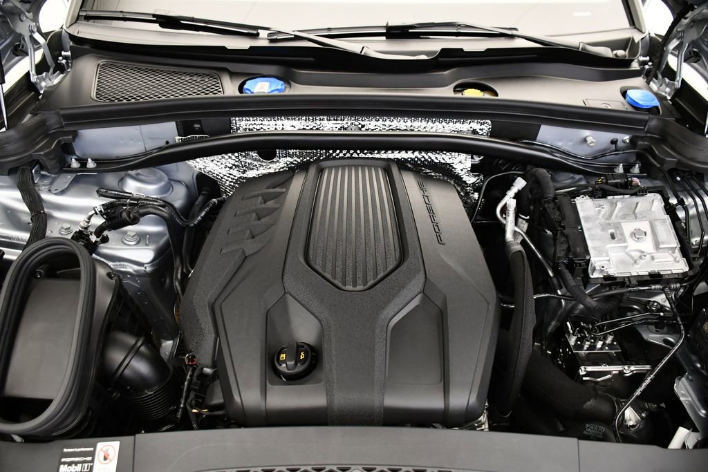 Certified 2026 Porsche Macan image 11