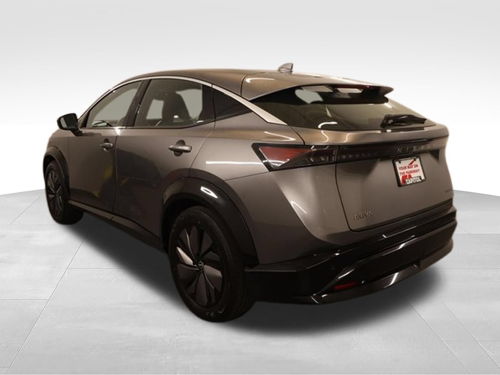 Used 2023 Nissan Ariya FWD image 4