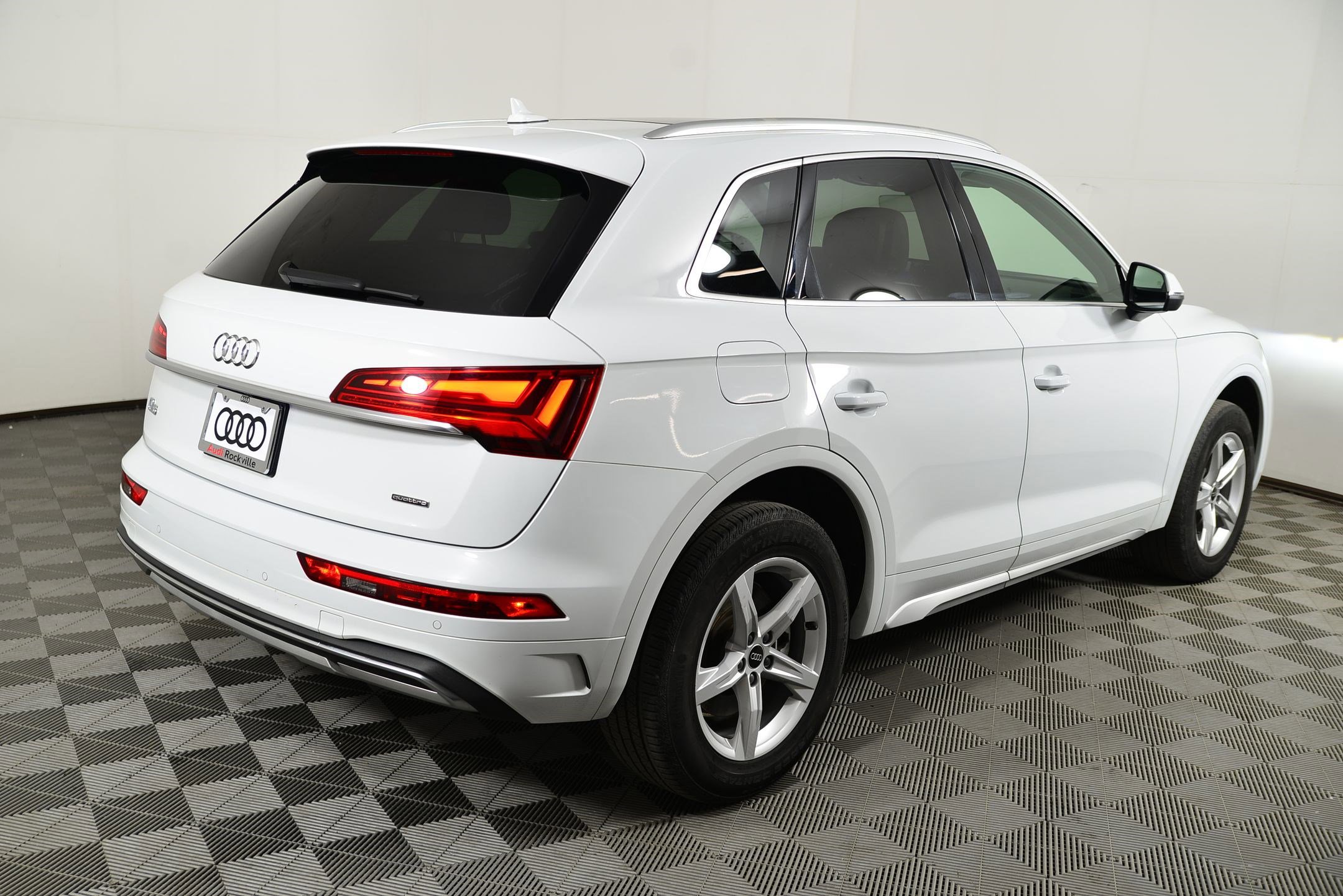 Certified 2023 Audi Q5 Premium w/ Convenience Package AWD/4WD image 9