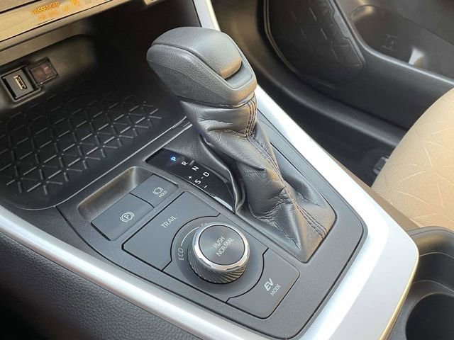 Used 2021 Toyota RAV4 XLE w/ Convenience Package image 31