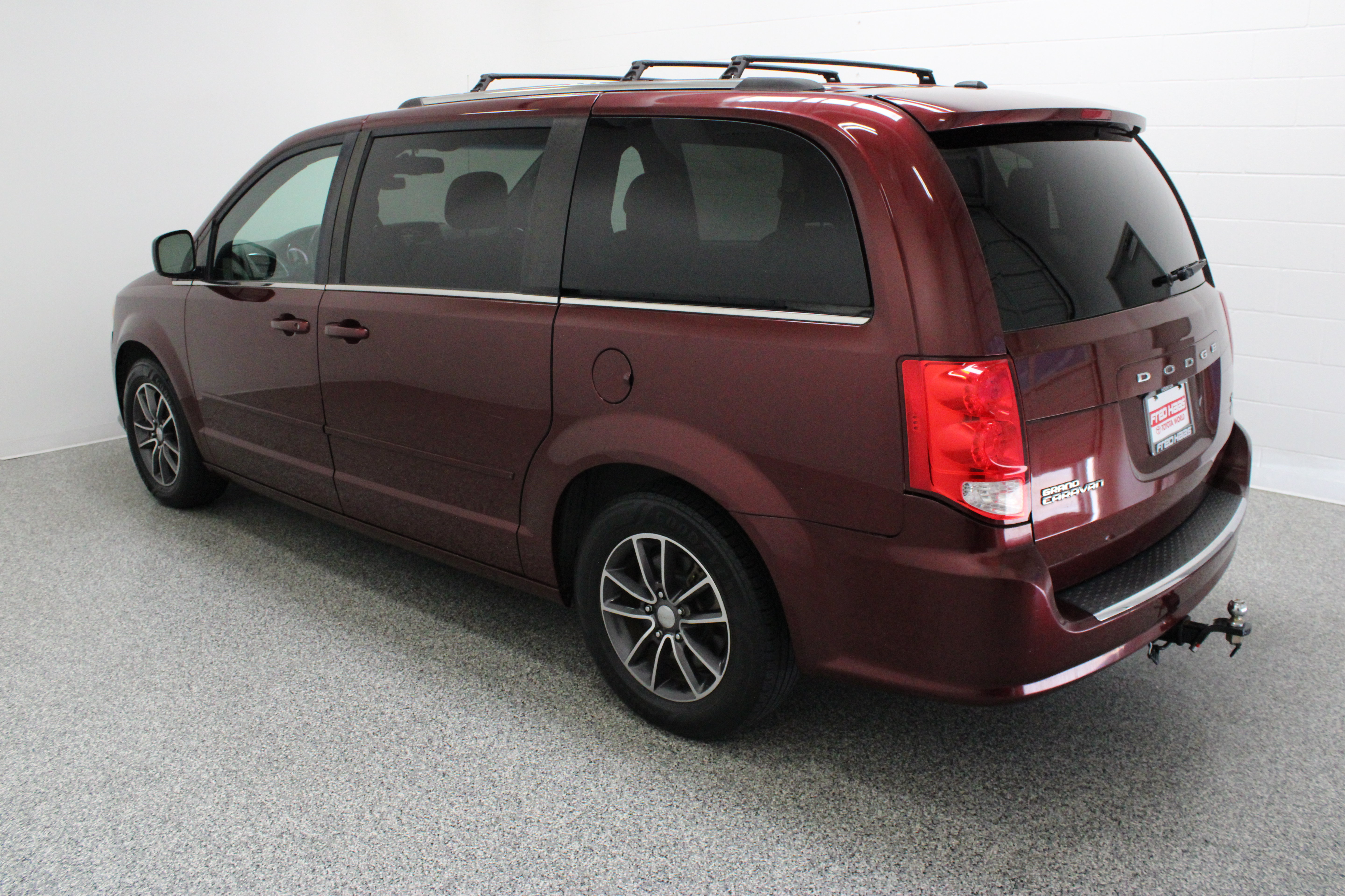 Used 2017 Dodge Grand Caravan SXT FWD image 9