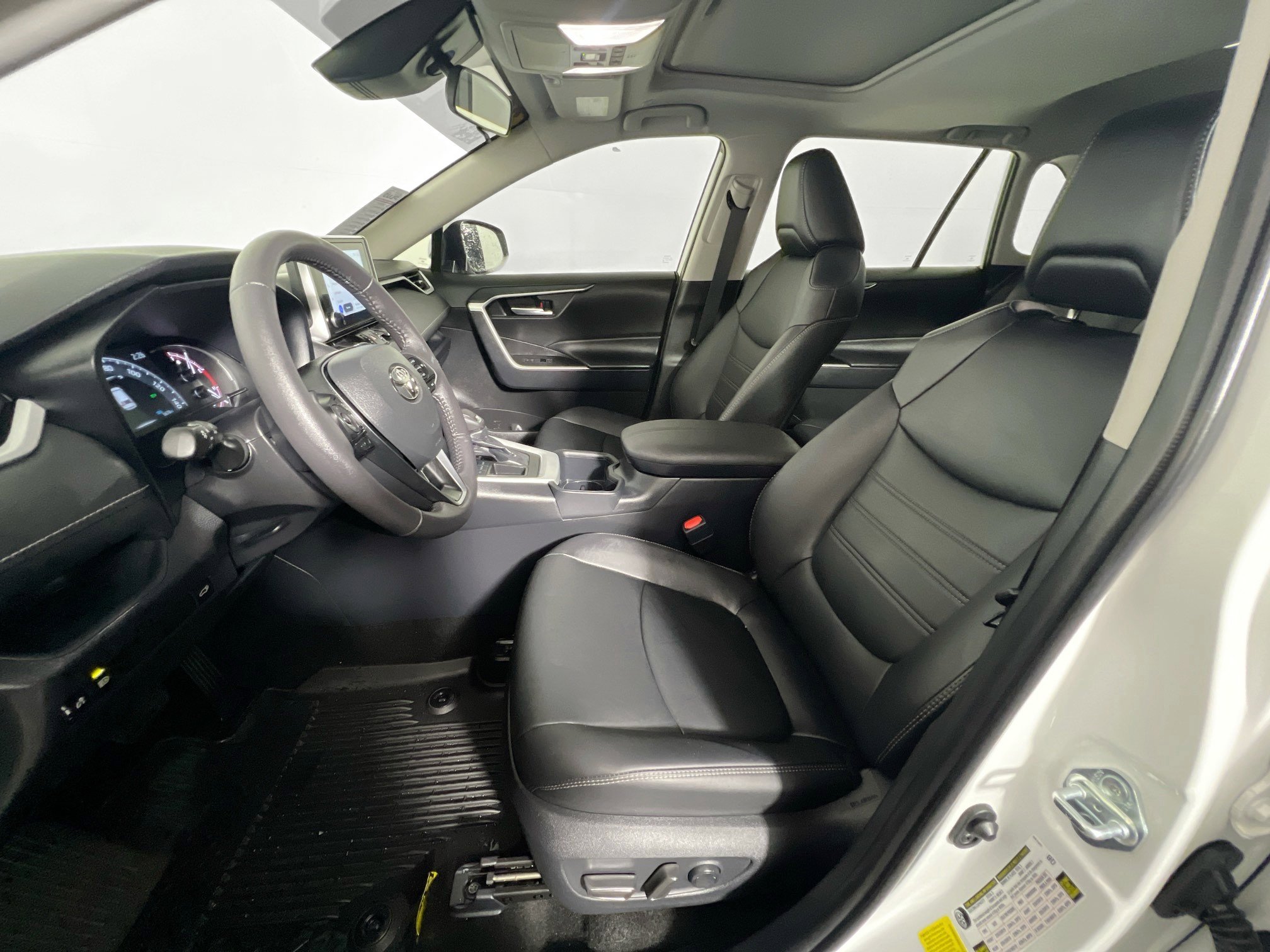 Used 2025 Toyota RAV4 XLE Premium image 14