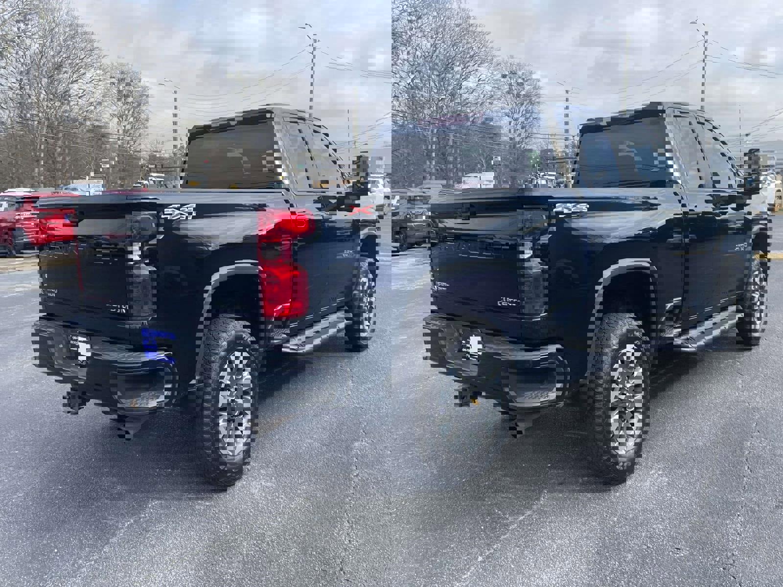 Used 2022 Chevrolet Silverado 2500 Custom w/ Custom Value Package image 3