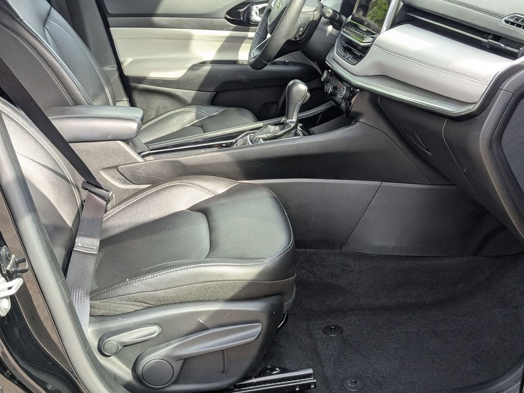 Used 2025 Jeep Compass Limited image 28