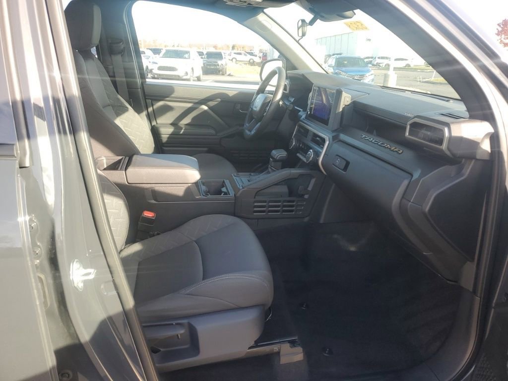 Used 2024 Toyota Tacoma SR image 29