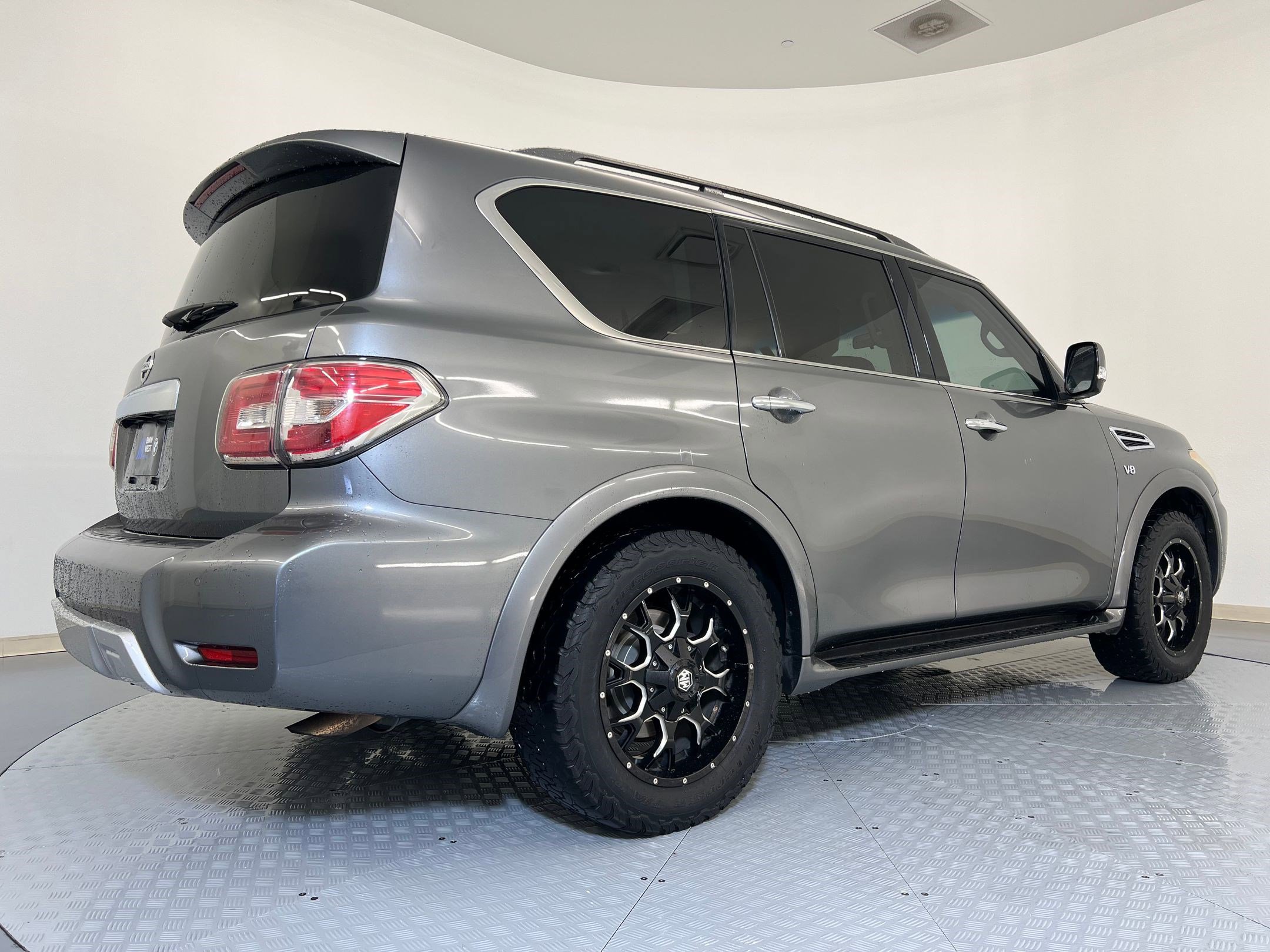 Used 2017 Nissan Armada SV image 9