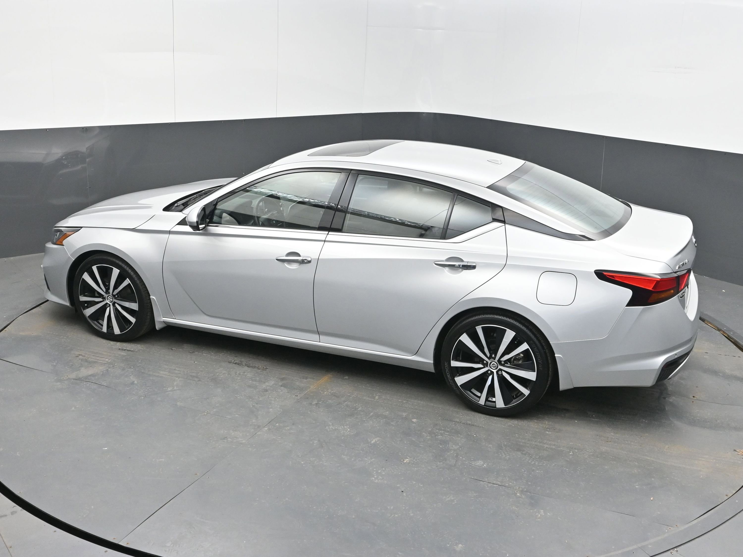 Used 2020 Nissan Altima 2.0 Platinum image 33