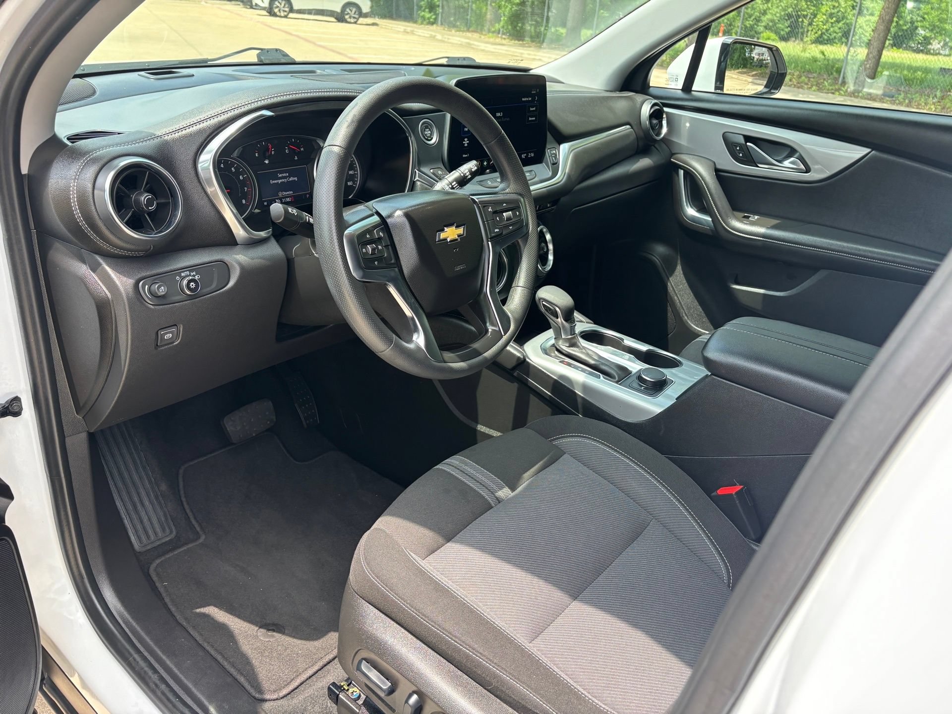 Used 2025 Chevrolet Blazer LT FWD image 8
