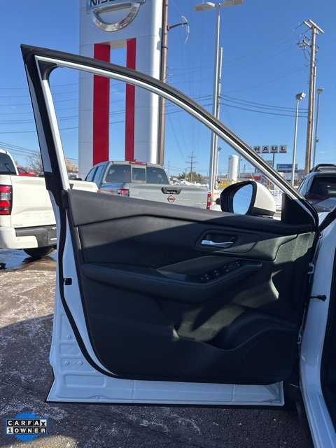 Certified 2025 Nissan Rogue SV image 9