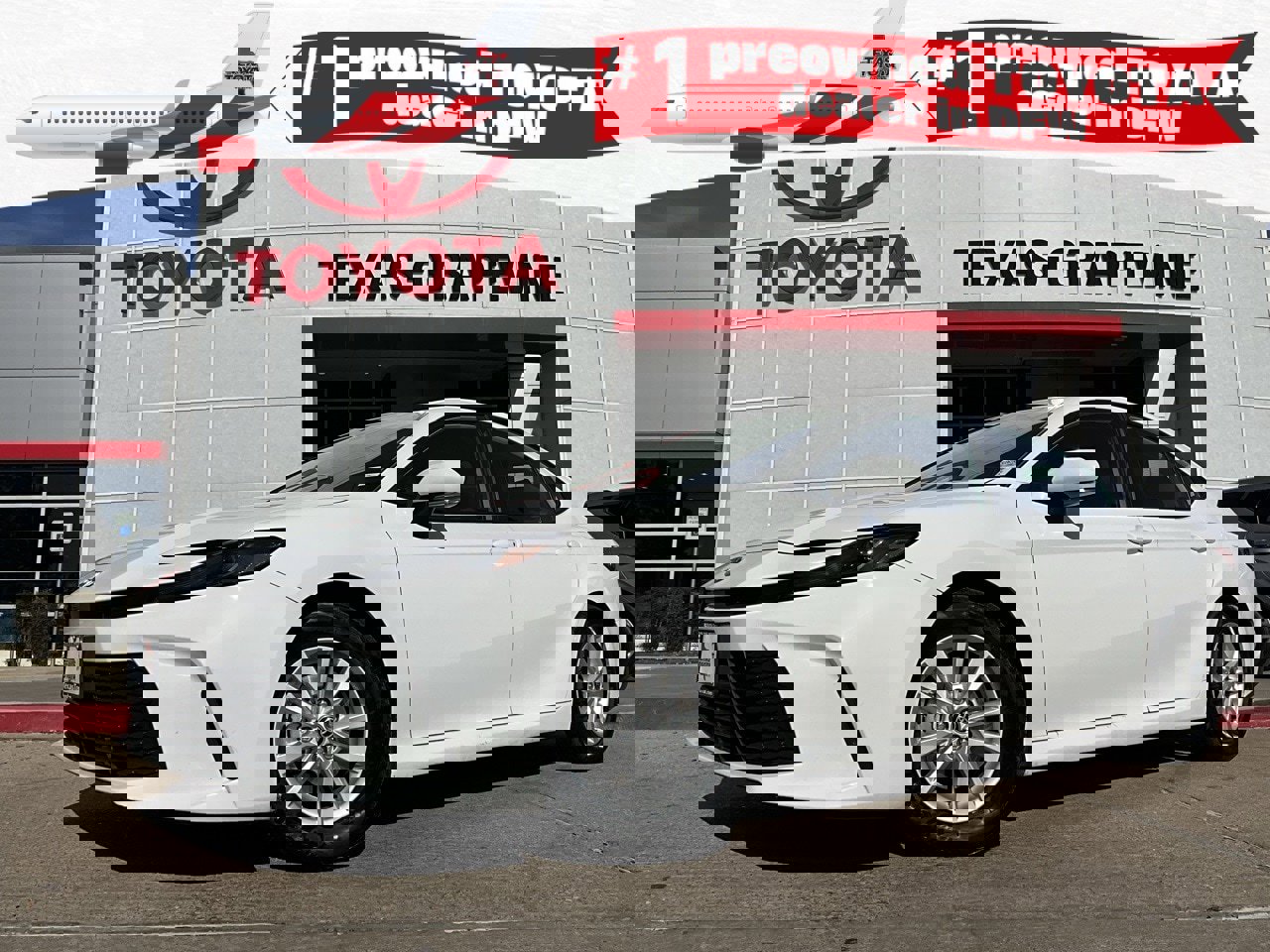 Used 2025 Toyota Camry LE image 1