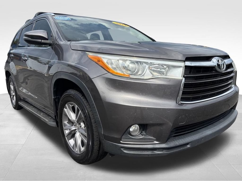Used 2014 Toyota Highlander XLE FWD image 7