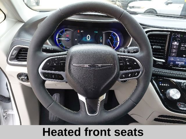 Used 2022 Chrysler Pacifica Touring-L image 11