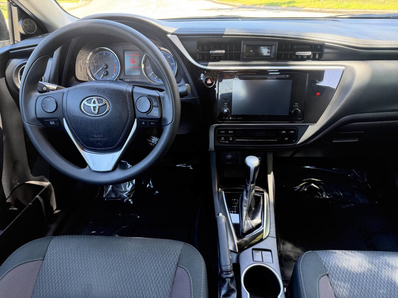 Used 2019 Toyota Corolla LE w/ LE Premium Package w/Moonroof FWD image 16