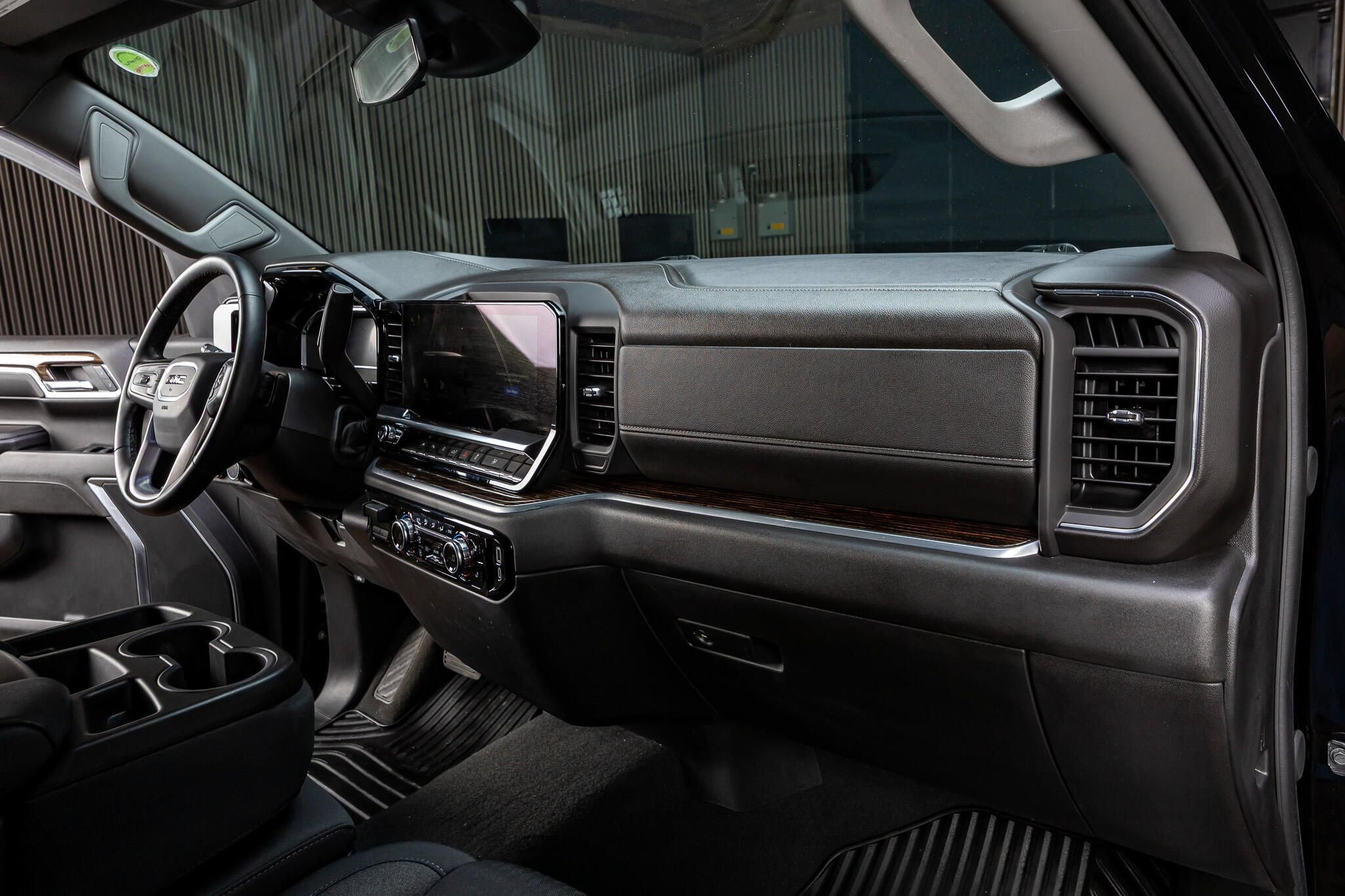 Used 2024 GMC Sierra 1500 SLE RWD image 16