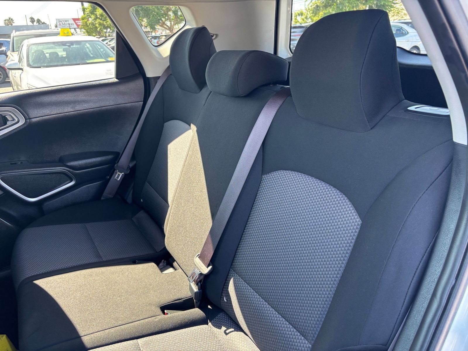 Used 2025 Kia Soul LX w/ LX Technology Package FWD image 21