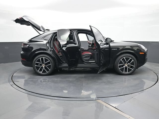 Certified 2024 Porsche Cayenne Coupe AWD/4WD image 34