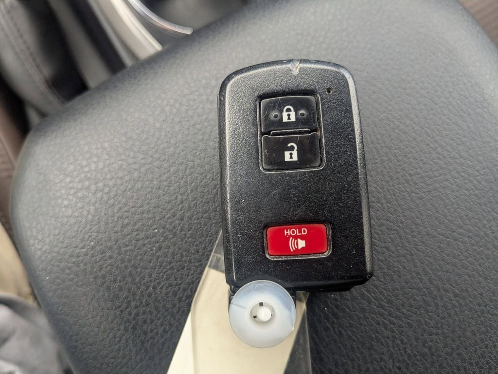 Used 2016 Toyota Tacoma Limited w/ Towing Package image 33