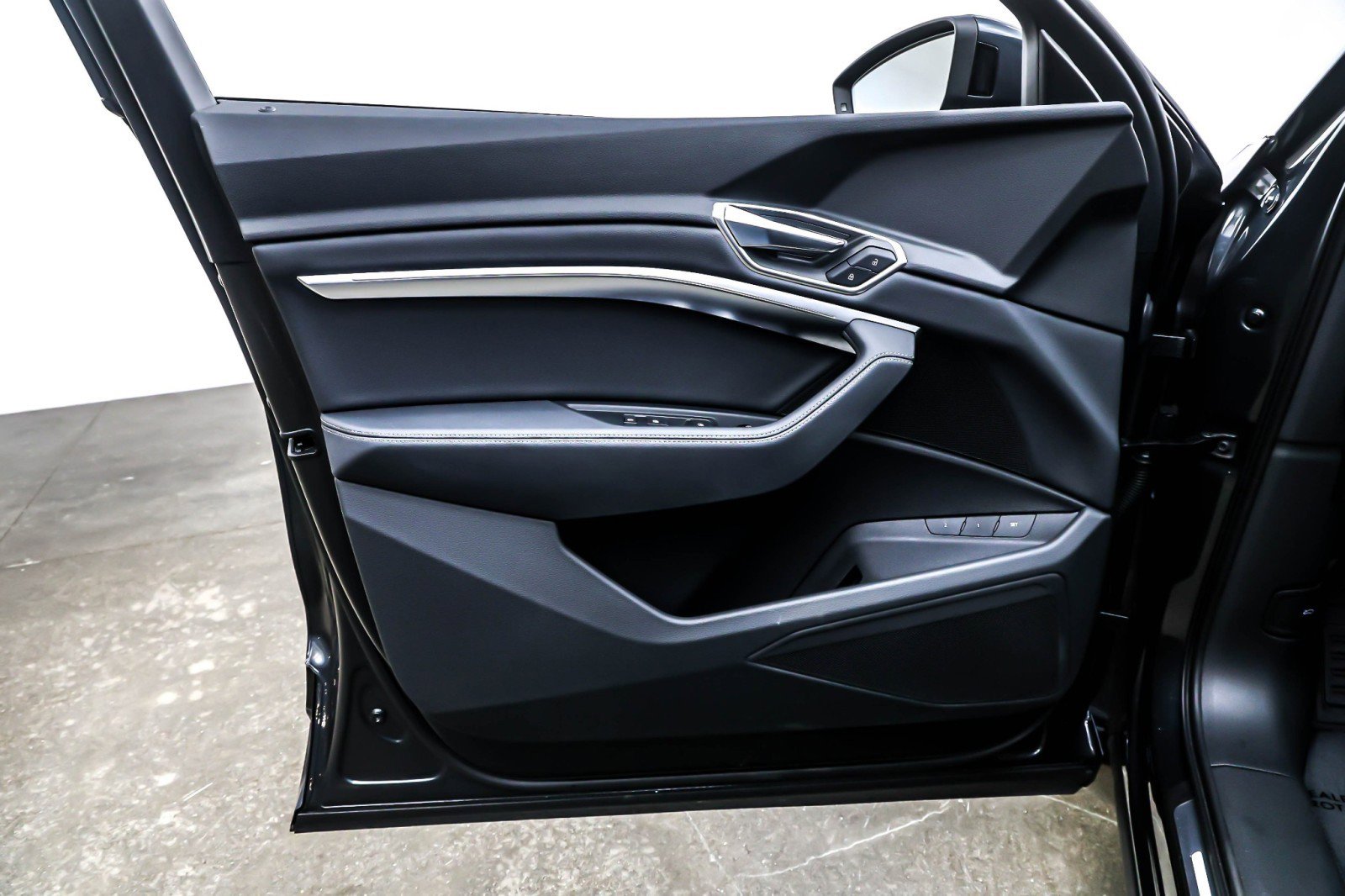 Used 2024 Audi Q8 e-tron Premium image 21