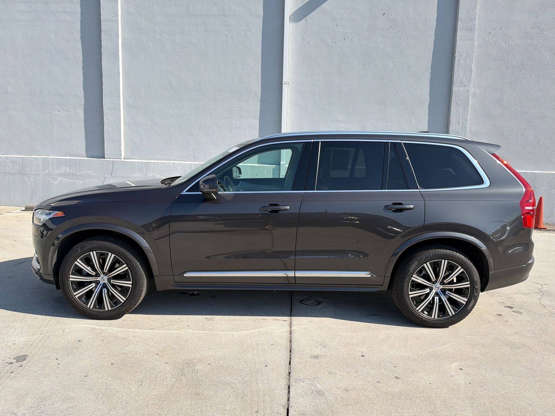 Used 2024 Volvo XC90 B5 Core w/ Protection Package Premier AWD/4WD image 2