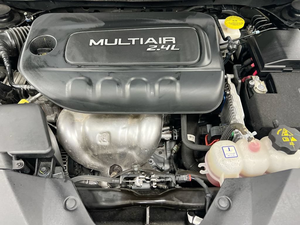Used 2019 Jeep Cherokee Latitude w/ Popular Appearance Group AWD/4WD image 24