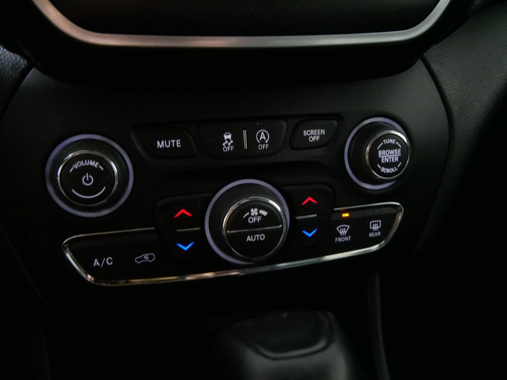 Used 2020 Jeep Cherokee Trailhawk w/ Cold Weather Group AWD/4WD image 25
