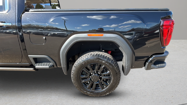 Used 2023 GMC Sierra 2500 Denali w/ Denali Black Diamond Edition AWD/4WD image 47