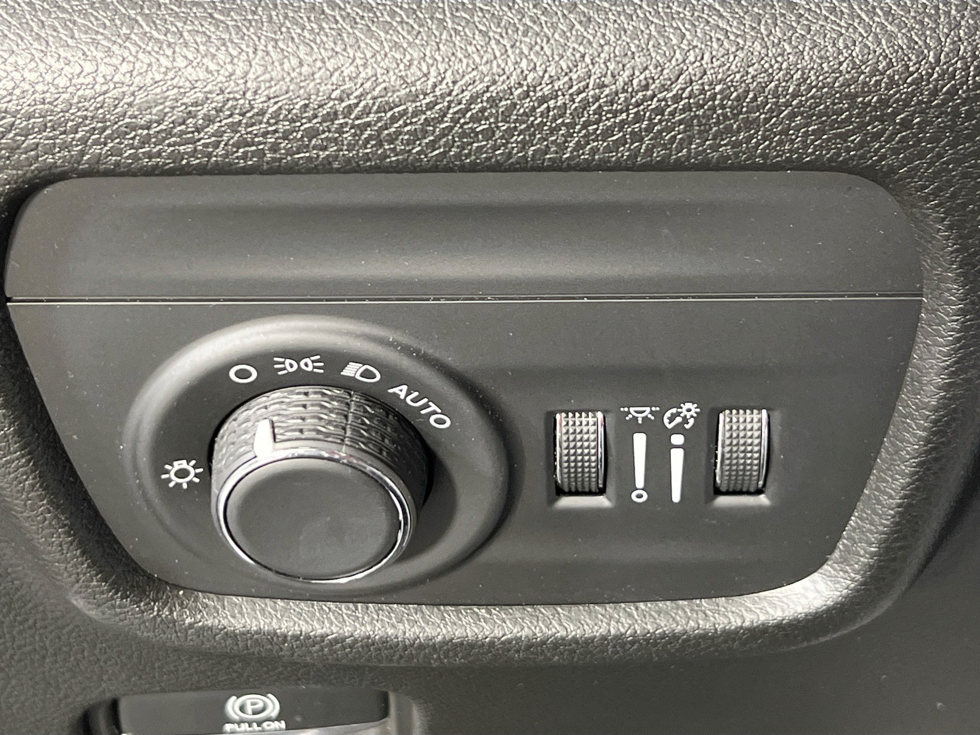 Used 2023 Jeep Grand Cherokee Altitude AWD/4WD image 10