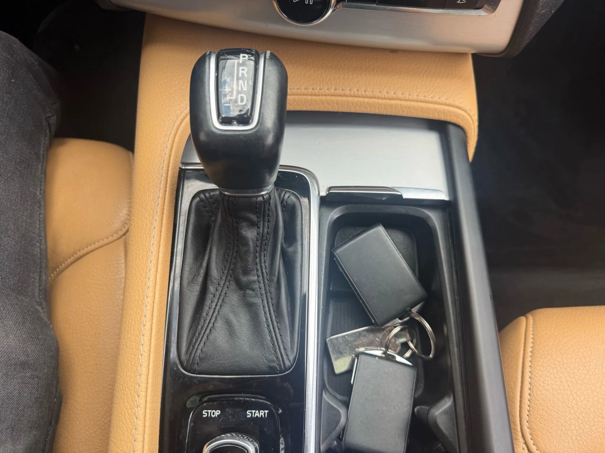 Used 2016 Volvo XC90 T6 Momentum AWD/4WD image 20