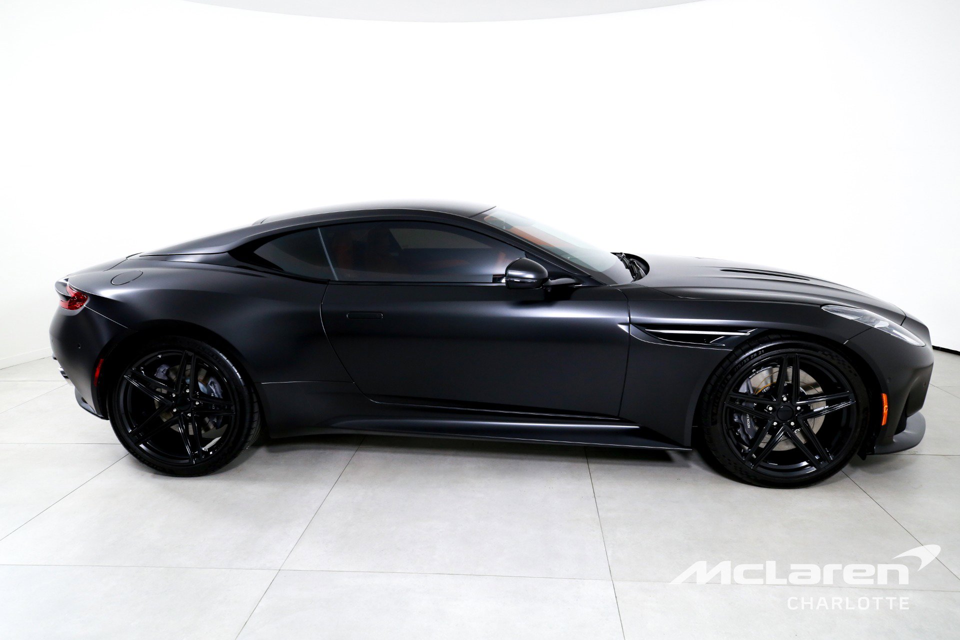 Used 2024 Aston Martin DB12 Coupe image 9