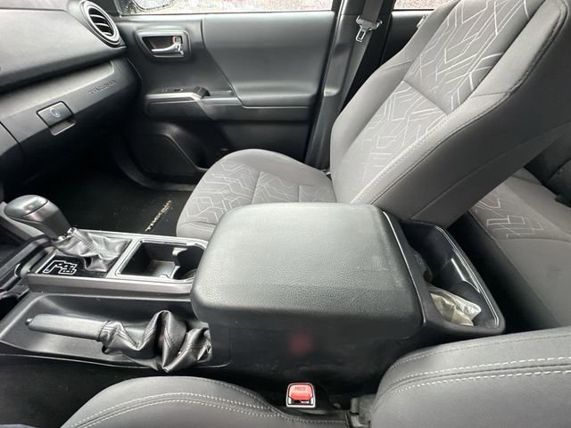 Used 2017 Toyota Tacoma TRD Sport w/ Premium & Technology Package image 27