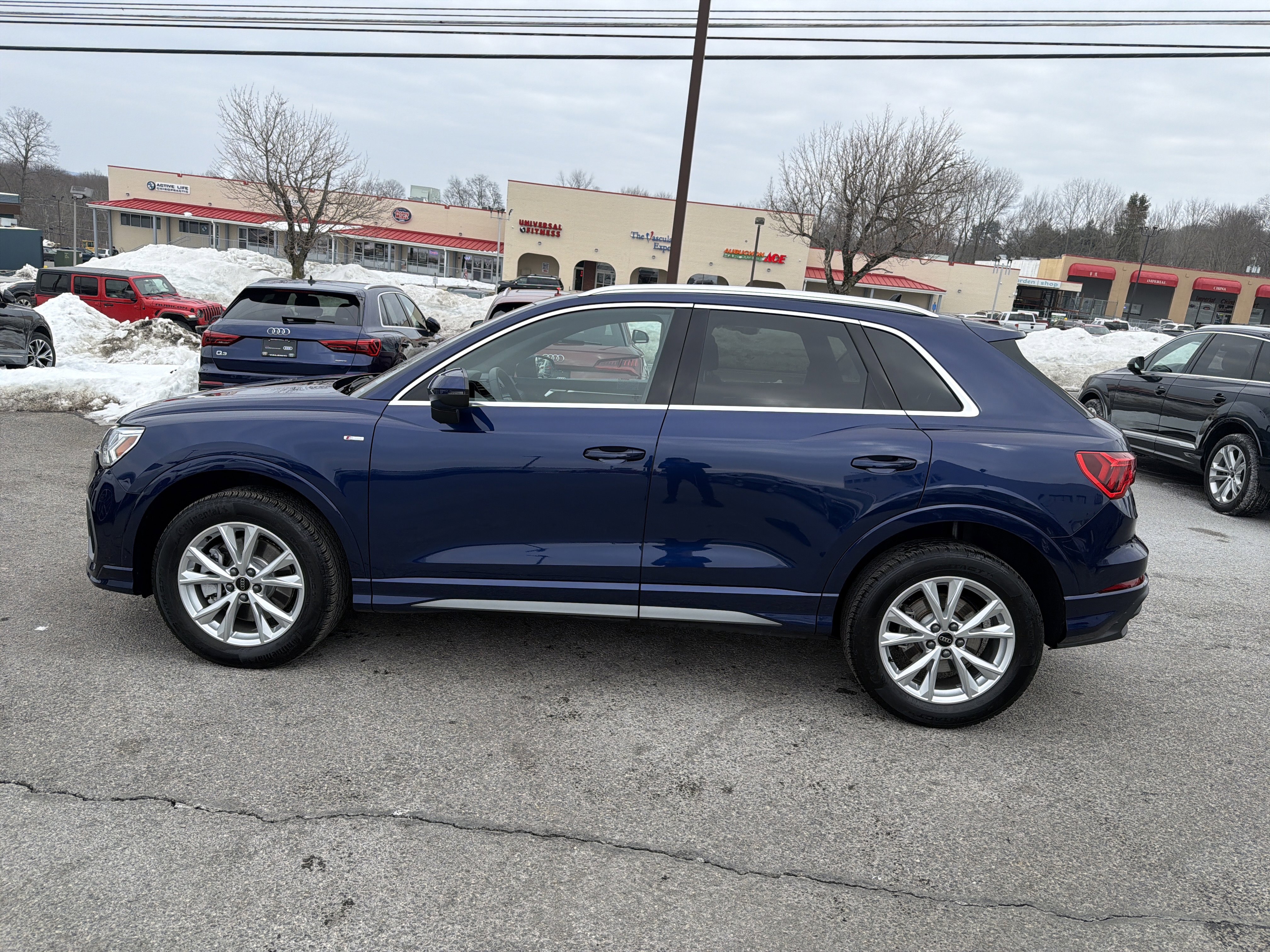 Certified 2025 Audi Q3 2.0T Premium w/ Convenience Package AWD/4WD image 4