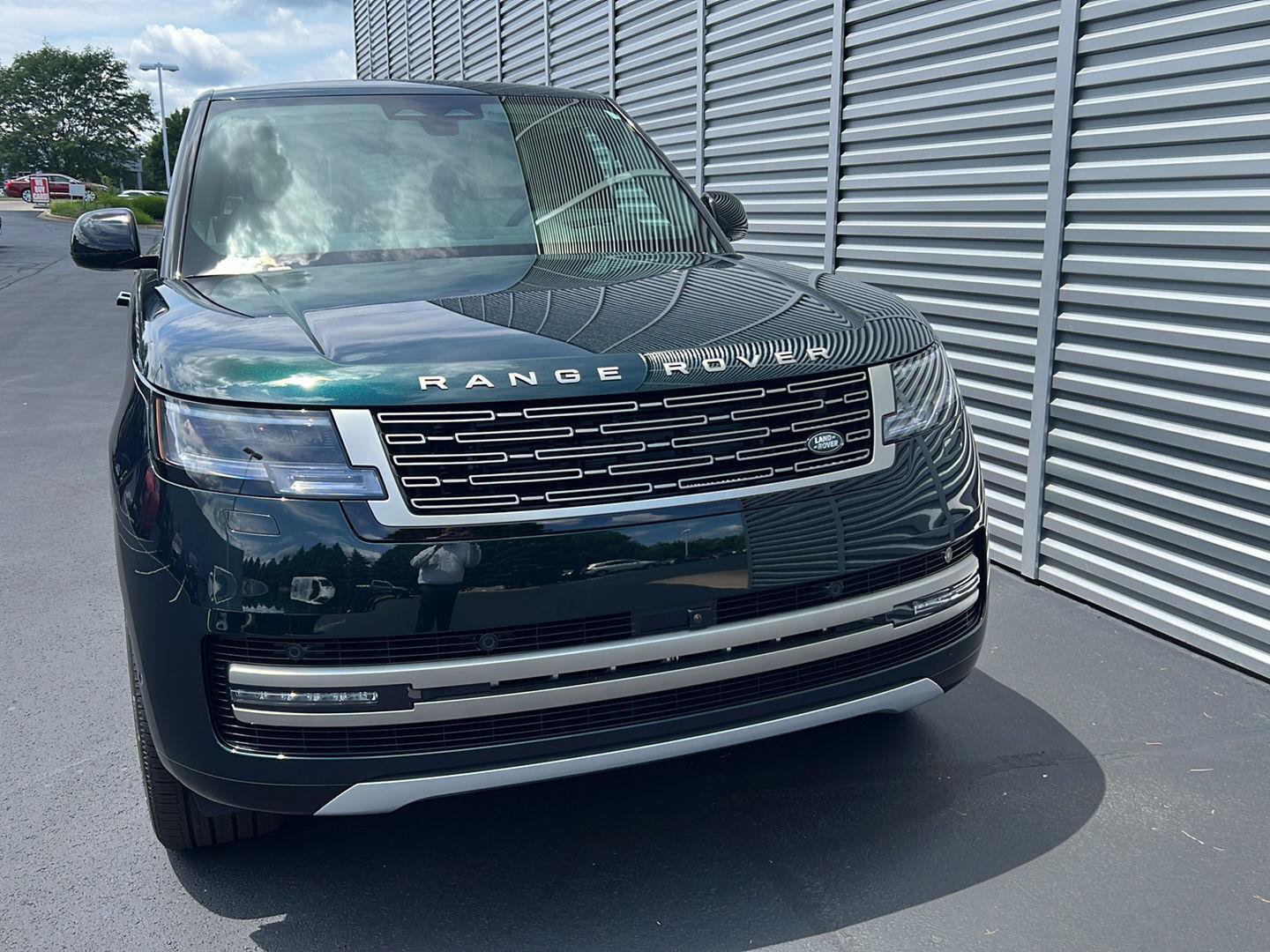 New 2026 Land Rover Range Rover Long Wheelbase SE AWD/4WD image 8