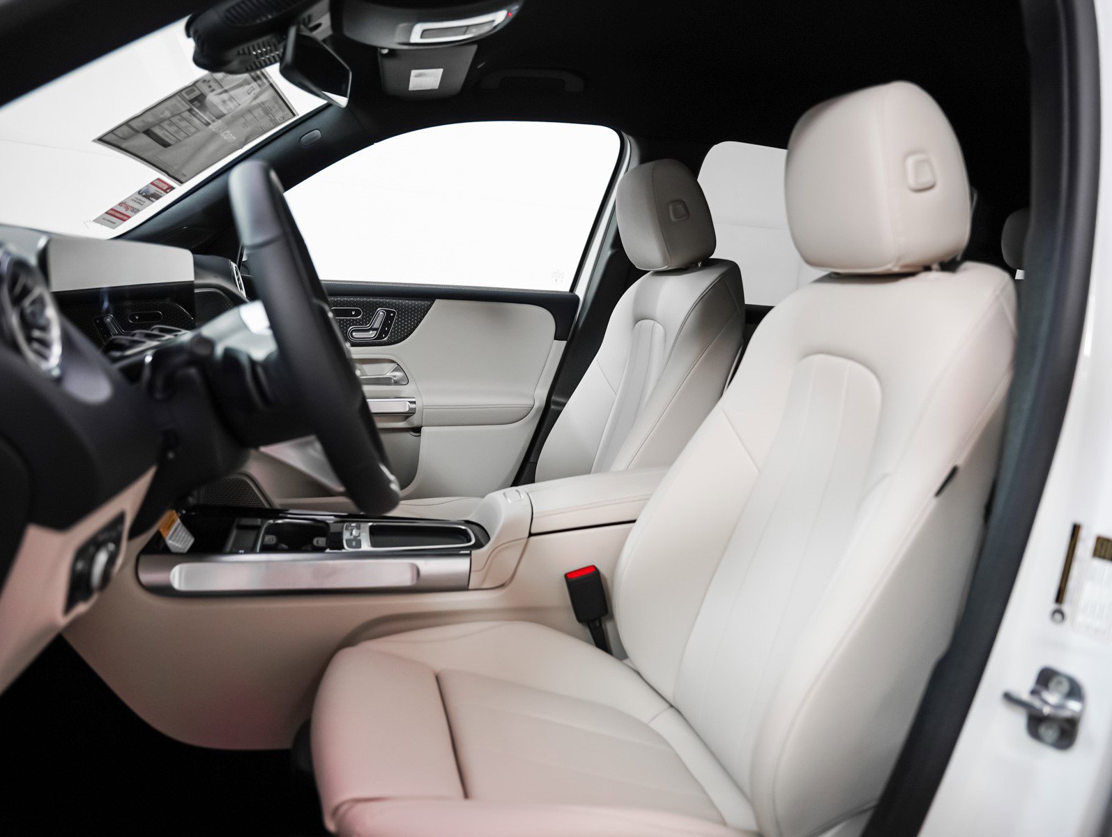 New 2025 Mercedes-Benz GLB 250 4MATIC image 8