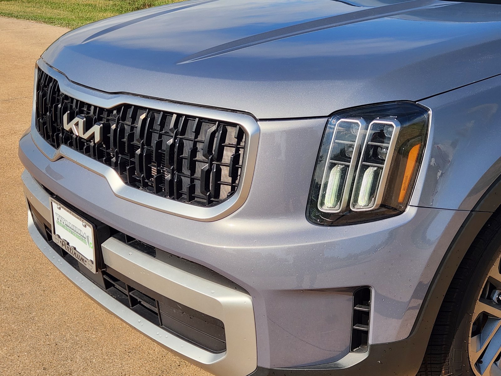 Used 2024 Kia Telluride LX FWD image 10