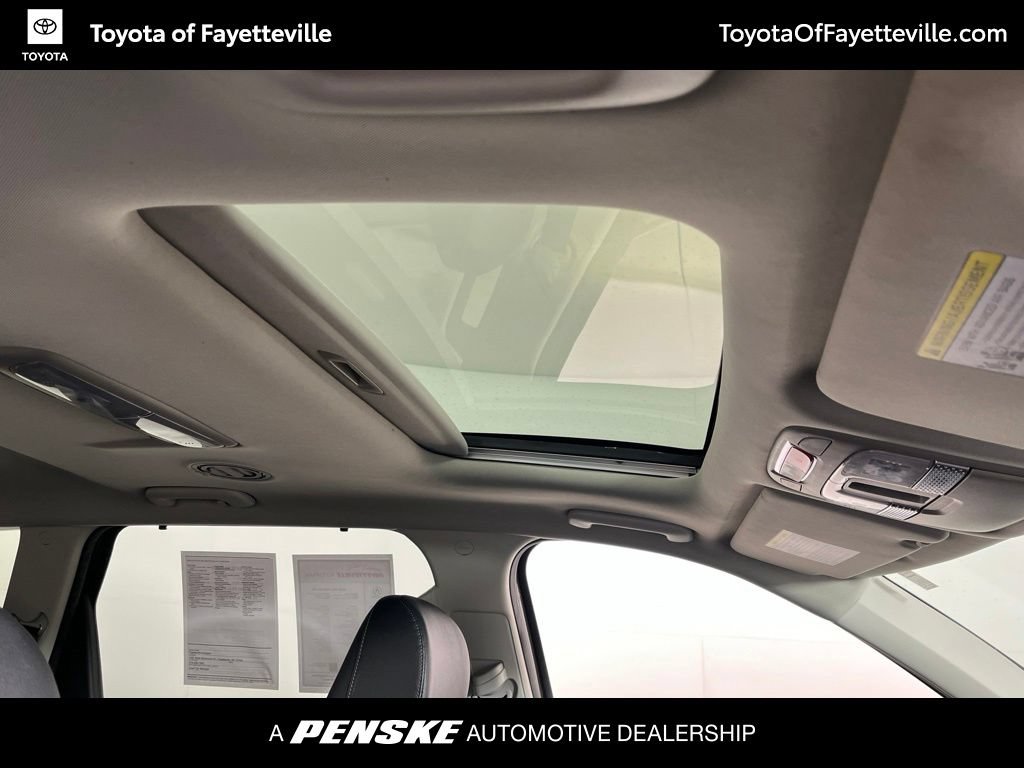 Used 2023 Kia Telluride EX w/ EX Captain's Chair Package FWD image 3