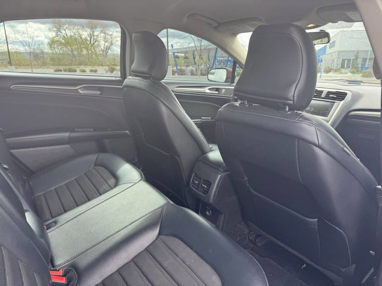 Used 2017 Ford Fusion SE w/ Equipment Group 201A FWD image 15