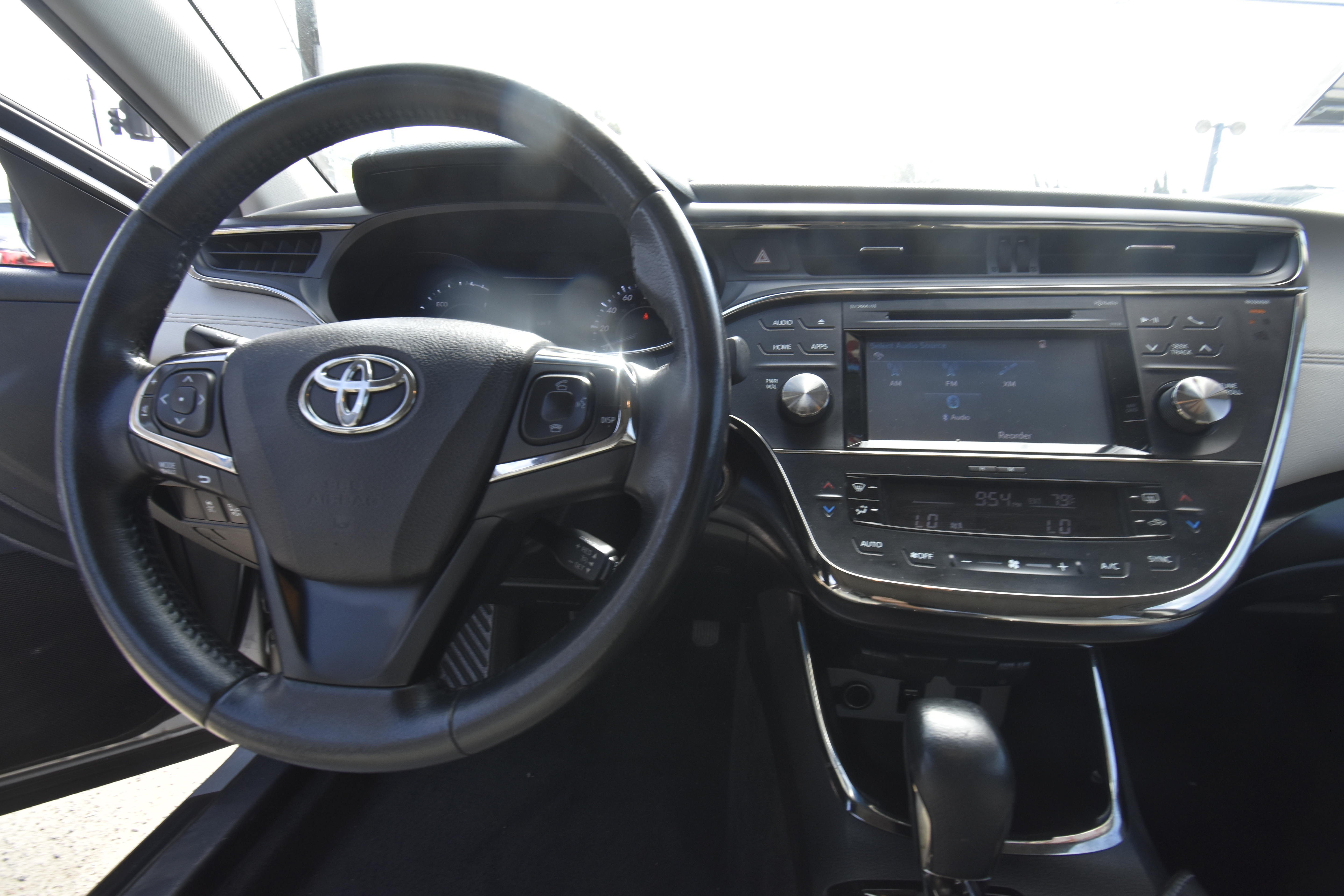 Used 2016 Toyota Avalon XLE Premium w/ Preferred Accessory Package FWD image 7
