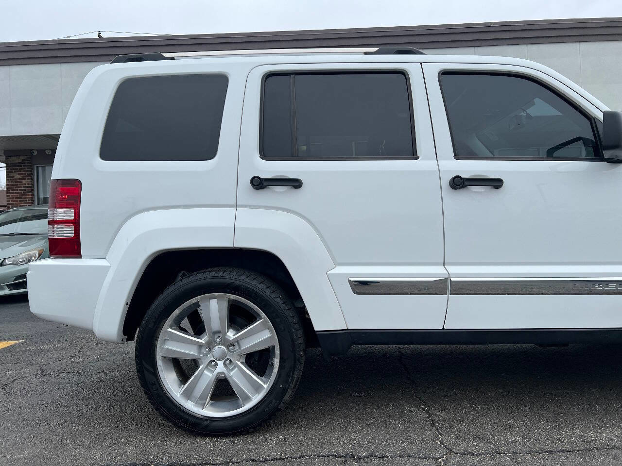 Used 2012 Jeep Liberty Limited Jet w/ Comfort/Convenience Group image 40