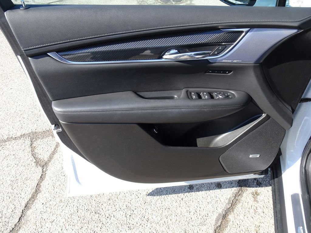 Certified 2024 Cadillac XT6 Sport w/ Technology Package image 11