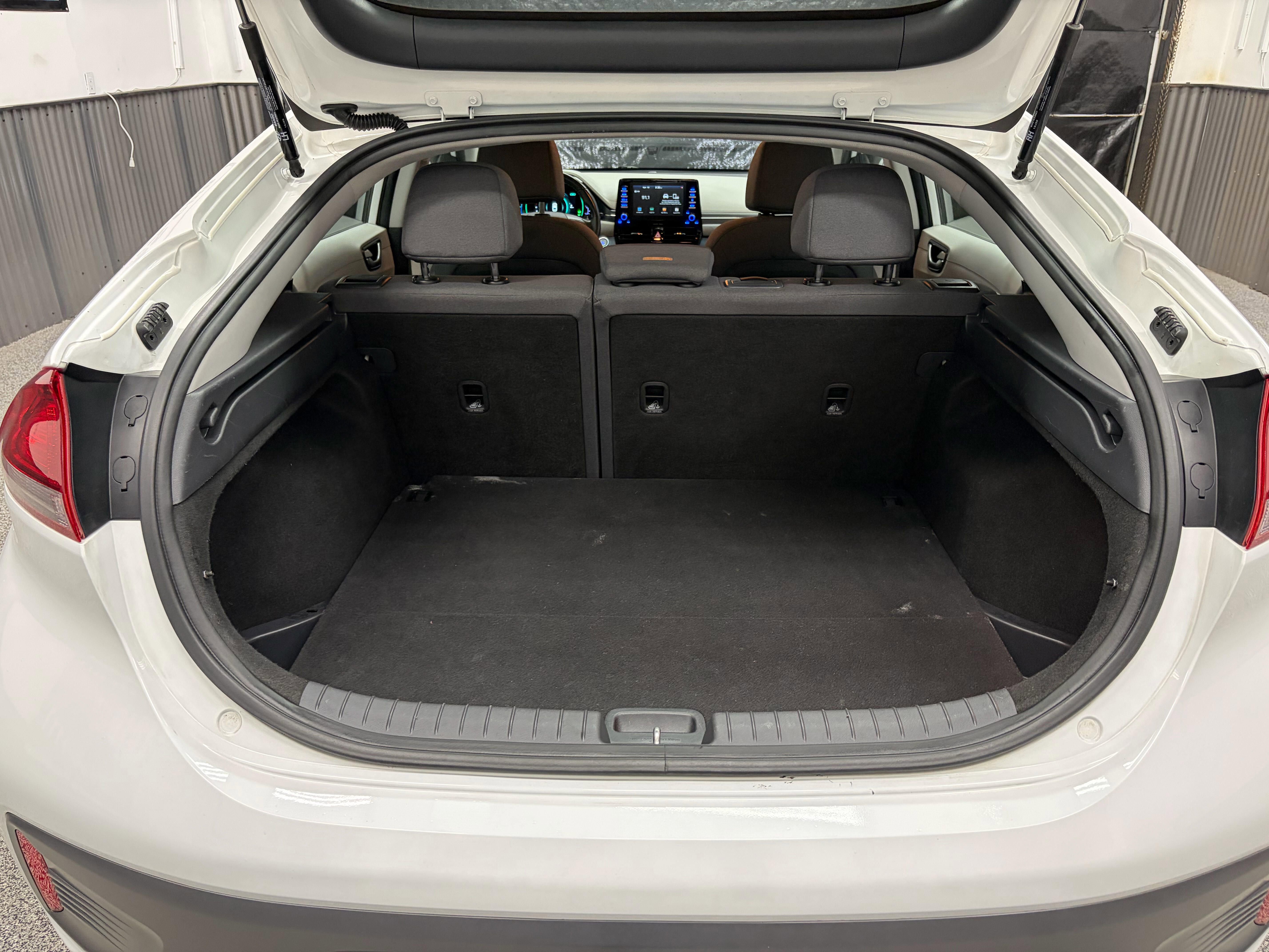 Used 2020 Hyundai Ioniq SE image 20