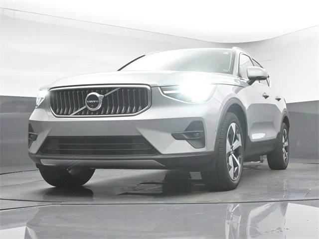 Used 2024 Volvo XC40 B5 Plus image 37