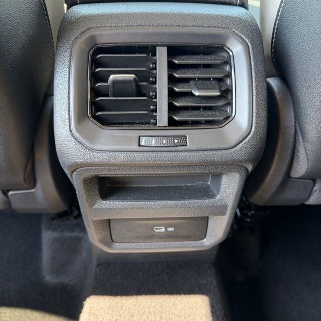 Used 2025 Volkswagen Taos SE AWD/4WD image 15