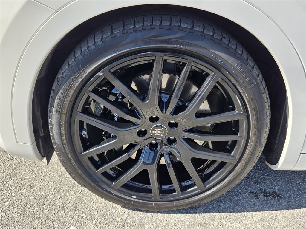 Used 2022 Maserati Levante Modena image 10