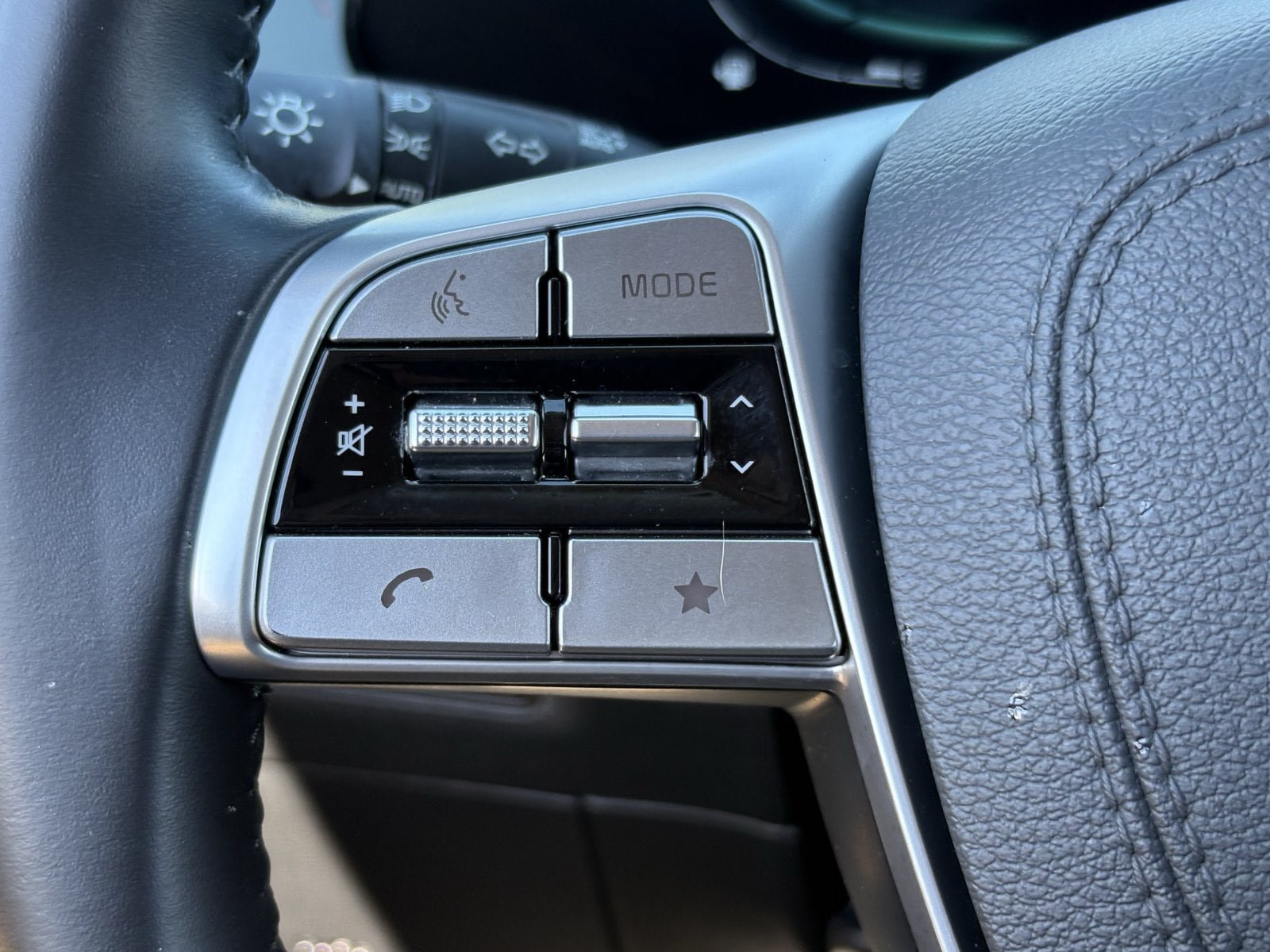 Used 2025 Kia Telluride S FWD image 36